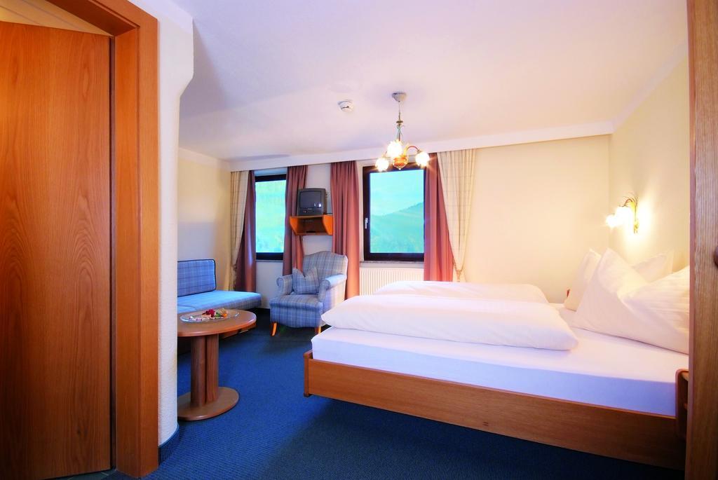Hotel Zum Lamm Tarrenz Oda fotoğraf
