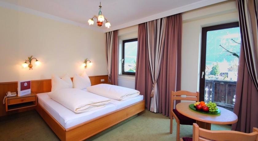 Hotel Zum Lamm Tarrenz Oda fotoğraf